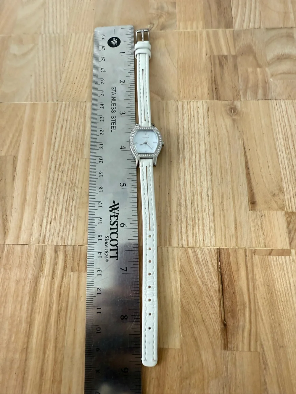 Timex ladies barrel shaped white leather watch NEW BATTERY
